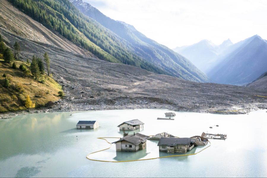 Der Bergsturz vom 28. Mai hatte in Blatten drei Hotels mit insgesamt rund 100 Betten zerstört. (Archivbild)