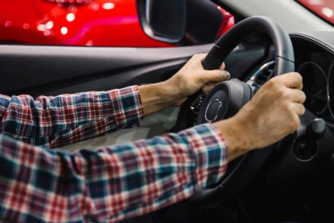 Autofahrer Steuer Raser Blitzer