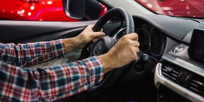 Autofahrer Steuer Raser Blitzer