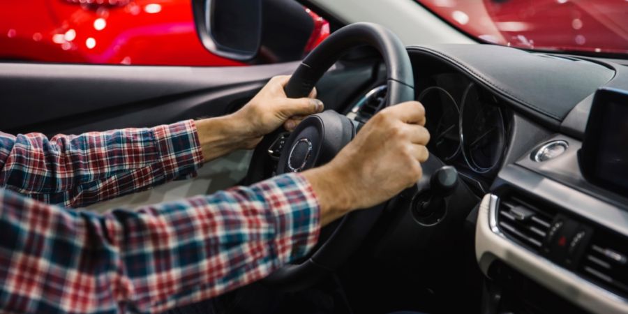 Autofahrer Steuer Raser Blitzer