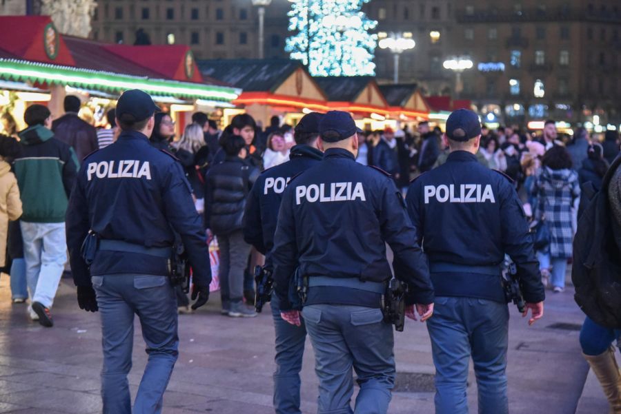 In einigen Fälle greifen die Täter und Täterinnen bei der Festnahme die Polizisten an.
