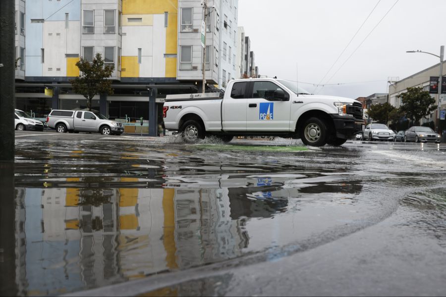 Los Angeles Regen SUV