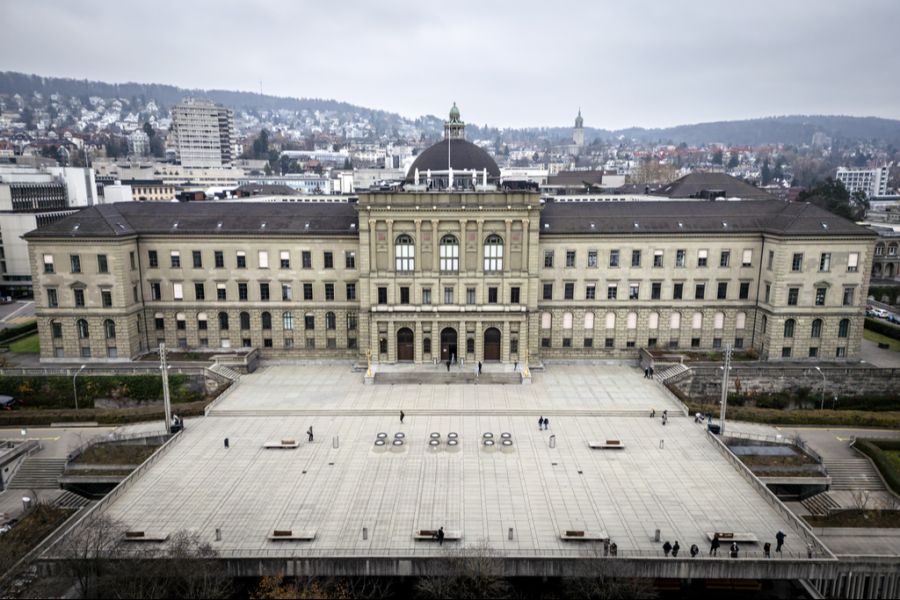 180 Personen von nahezu allen Schweizer Universitäten, auch von der ETH Zürich, schilderten Erfahrungen mit Machtmissbrauch. (Archivbild)