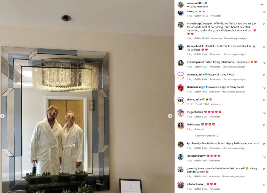 Dabei teilt sie auch gemeinsame Bilder im Bademantel.