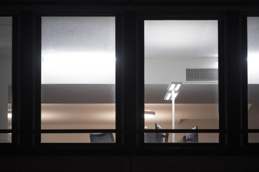 Ein Gericht stützt die Entlassung, es gehe weniger um den vorzeitigen Beginn als um das Brechen der Firmenregeln. (Symbolbild)