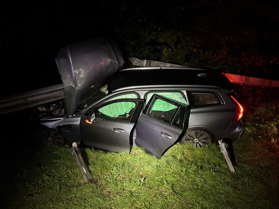 Die fünf Insassen kamen bei Unfall glimpflich davon.