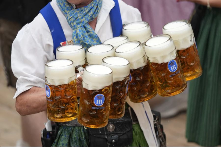 Oktoberfest Bier Masskrüge