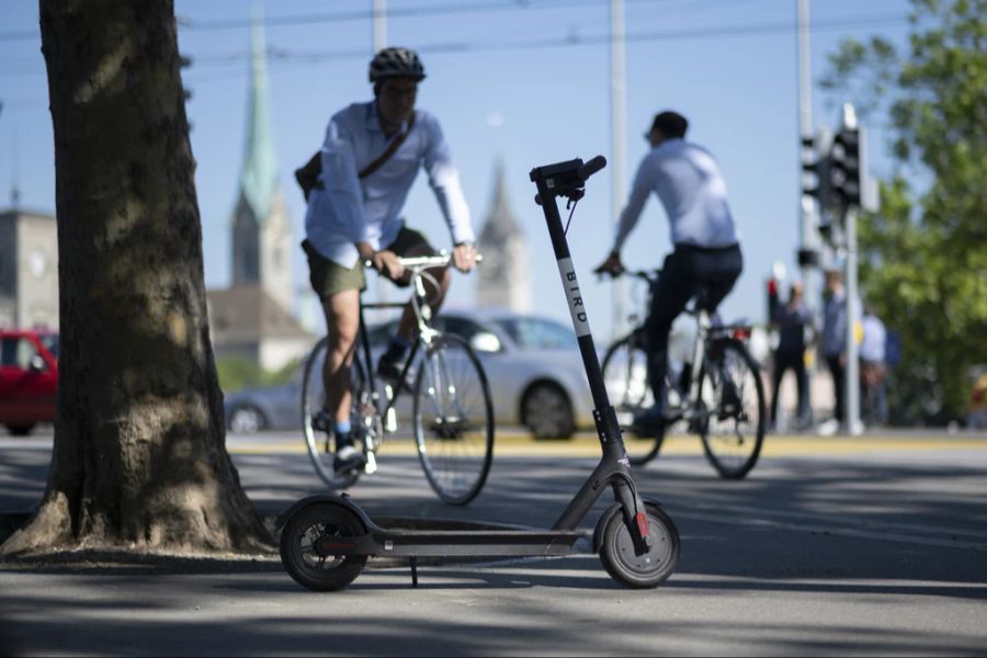 Innenstadt E-Scooter Fahrradfahrer