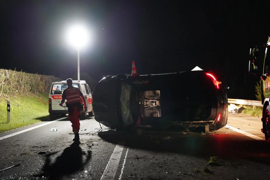 Er sei eine Böschung hoch und danach wieder zurück auf die Fahrbahn gefahren.