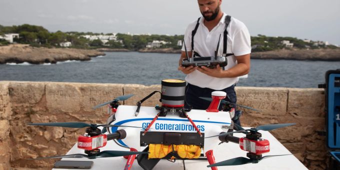 Personalmangel - Drohnen sollen Rettungsschwimmer auf Mallorca entlasten