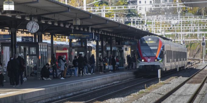 Wie die SBB mitteilte, bleibt der Bahnverkehr im Bahnhof Lugano den ganzen Samstag eingeschränkt. SBB