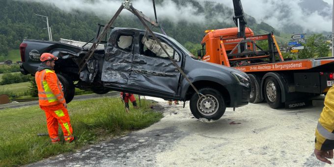 Verkehrsunfall in Leuggelbach GL. Leuggelbach GL