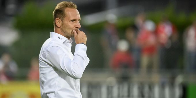 Mauro Lustrinelli gewinnt zwar wieder nicht. Gegen Aarau muss er sich am Ende aber über einen Punkt freuen. Mauro Lustrinelli FC Thun
