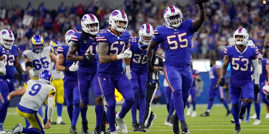 Buffalo Bills Defensive End Boogie Basham (55) läuft zurück, nachdem er einen Pass abgefangen hat.