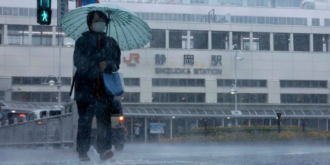 Regen-Warnung - Taifun trifft auf Japan