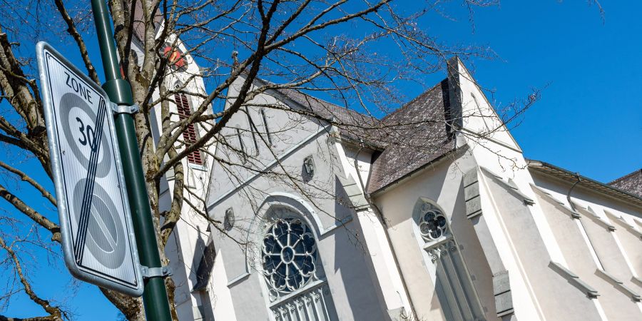 Die katholische Kirche Escholzmatt mit Friedhof.