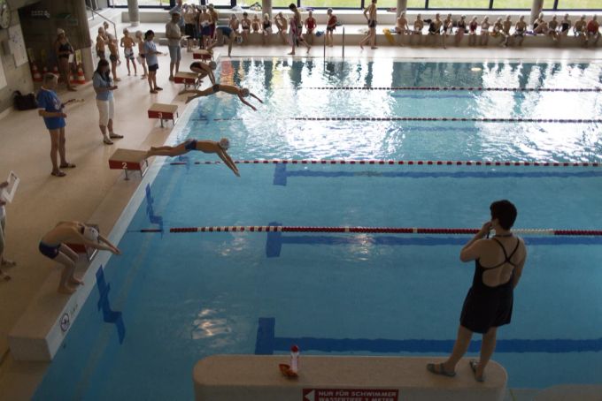 Hallenbad Altstetten heizt jetzt schon weniger