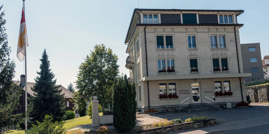 Gemeindeverwaltung Düdingen an der Hauptstrasse 27.