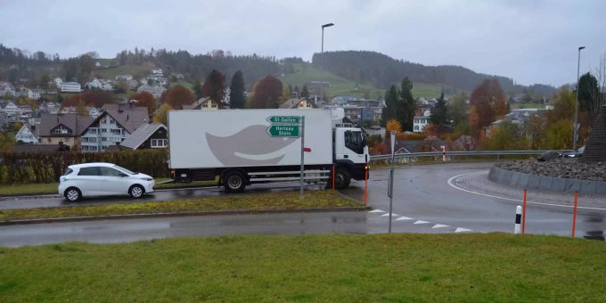 Sachschaden beim Rückwärtsfahren. Sachschaden beim Rückwärtsfahren