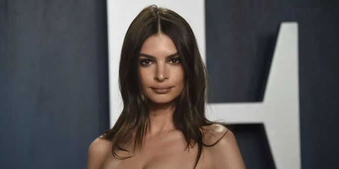 Emily Ratajkowski