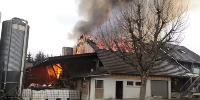 Die Scheune steht in Flammen. brand sursee mauensee