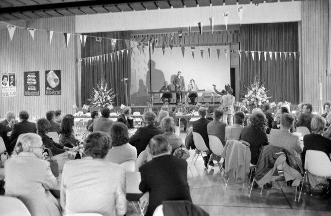 Der Parteipräsident der Liberalen Partei der Schweiz (LPS), Louis Guisan, hält am 11. Oktober 1975 Parteitag der Liberalen in Hermance eine Rede. LPS Guisan