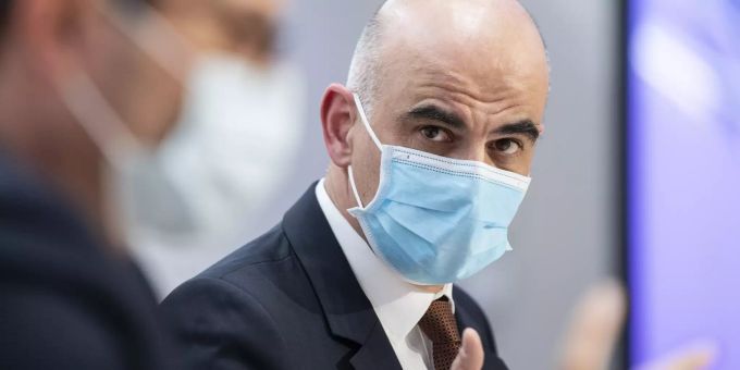 «Braucht Massnahmen» - Berset & Engelberger schweigen zu 2G-Regeln