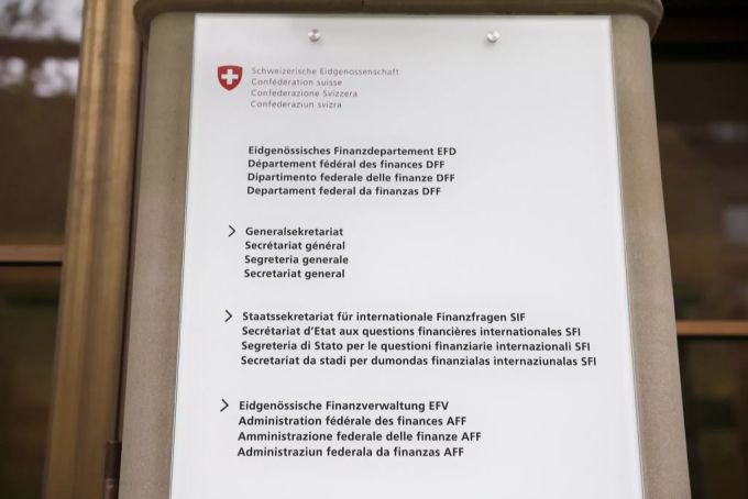 Eingang zum Sitz des Eidgenössischen Finanzdepartementes EFD und der Eidgenössischen Finanzverwaltung EFV, sowie des SIF Staatssekretariat für internationale Finanzfragen. Finanzdepartement