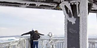 Dank App - Menschen mit Höhenangst klettern furchtloser auf Turm