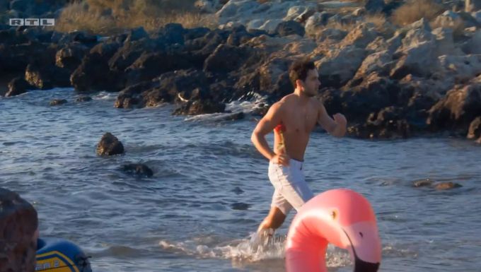 «Bachelorette 2020»: Leander rennt mit der Vorab-Rose zu Melissa. «Bachelorette 2020»