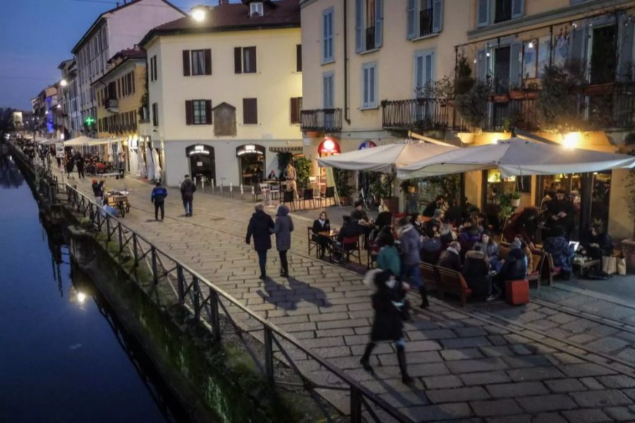 Nach der Ankündigung der Lockerungen zog es schon am Wochenende Tausende in die Strassen Italiens.