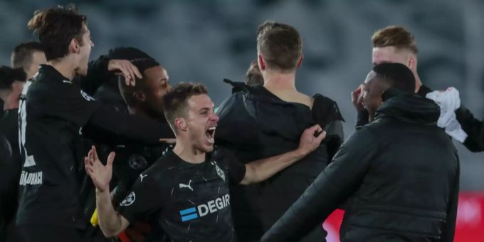 Borussia Mönchengladbach schafft es trotz Niederlage gegen Real Madrid in den Achtelfinal der Champions League. Borussia Mönchengladbach Real Madrid