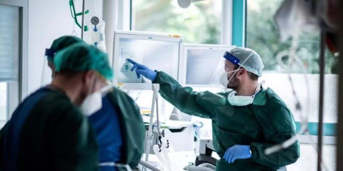 Die Intensivbetten in Deutschland werden immer knapper. deutschland Coronavirus