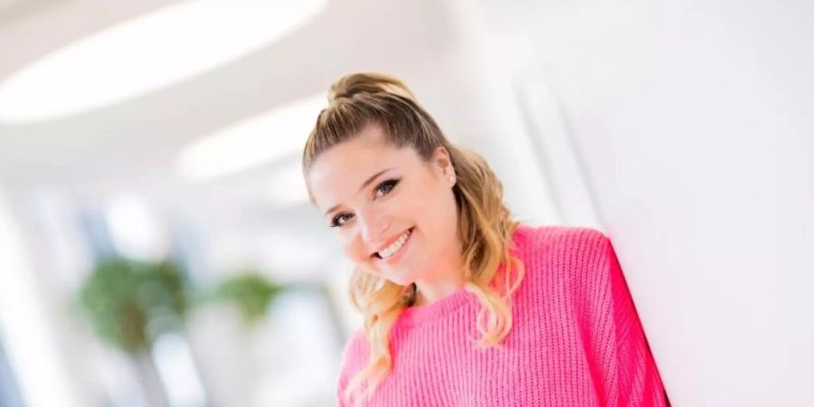 «Schwester» Caroline Frier wird 38. Foto: Rolf Vennenbernd/dpa