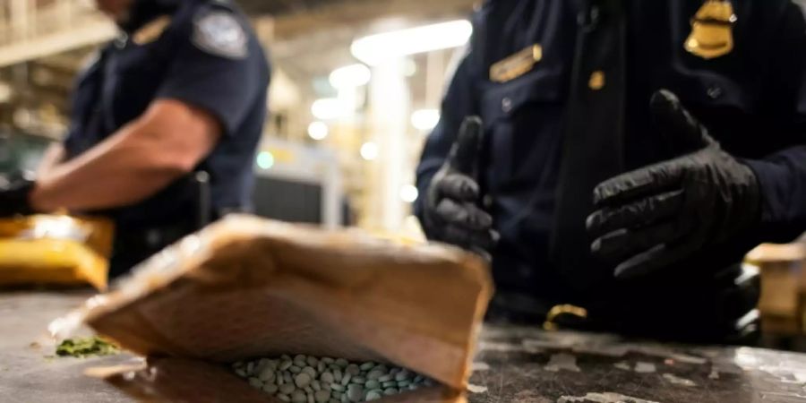 Beschlagnahmte Tabletten am New Yorker JFK-Flughafen