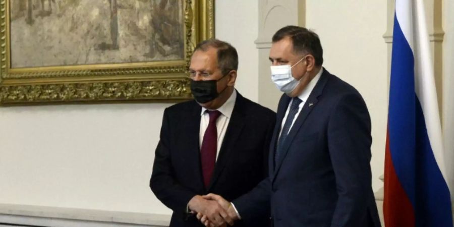 Russland Aussenminister Sergej Lawrow und Milorad Dodik (r.)