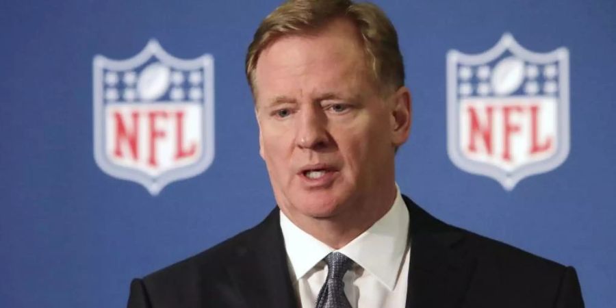 Roger Goodell, Chef der amerikanischen Football-Liga NFL, spricht 2018 während einer Pressekonferenz. Foto: Lm Otero/AP/dpa