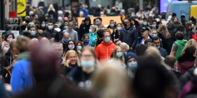 Die Corona-Krise wirkt sich auf den Arbeitsmarkt aus. Die Corona-Krise wirkt sich auf den Arbeitsmarkt aus.