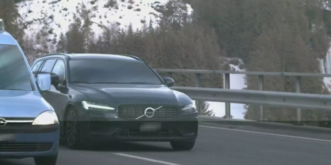 Mehrere Schnellfahrer verzeigt.