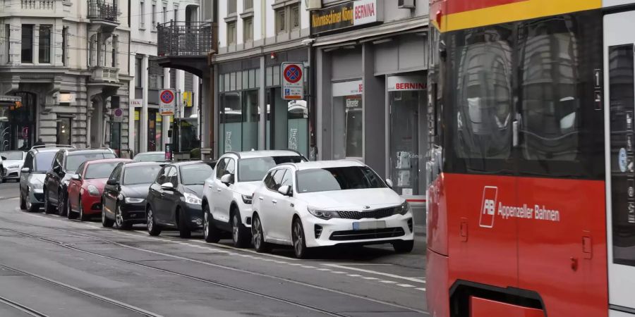 In zahlreichen Städten werden Parkplätze aufgehoben.