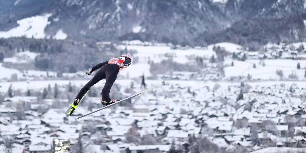 Vierschanzentournee: Skiflug-Weltmeister Geiger siegt in ...
