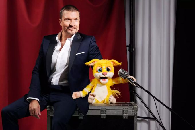 Hardy Krüger Jr. und seine Duettpartnerin Polly. «Pretty in Plüsch»