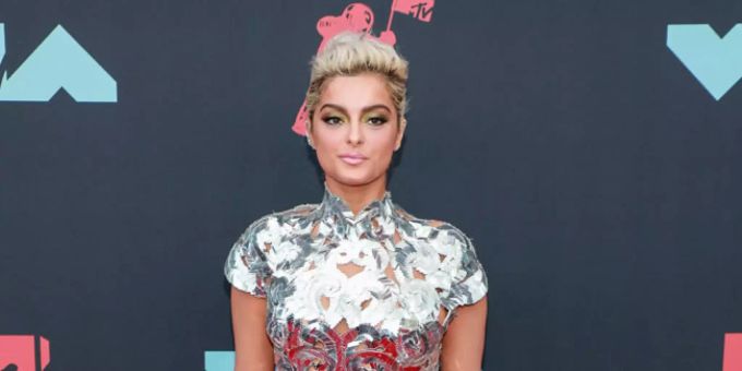 Die Musikerin Bebe Rexha hadert manchmal damit, sich selbst und ihren Körper vollständig anzunehmen. Bebe Rexha