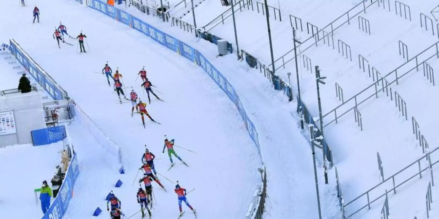 Beim Biathlon-Weltcup im thüringischen Oberhof gibt es vier neue Corona-Fälle. Foto: Martin Schutt/dpa