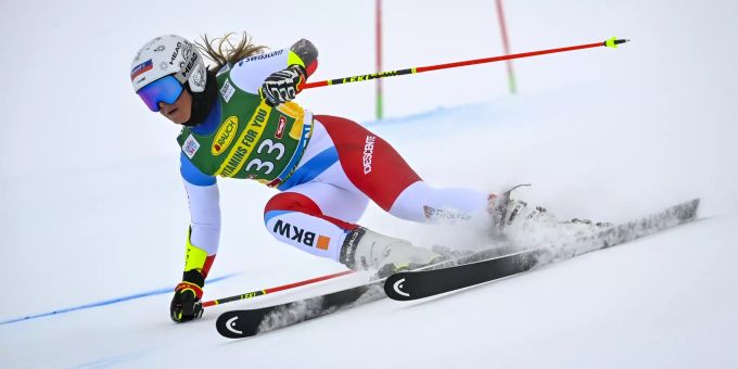 Die letztjährige Speed-Queen Corinne Suter muss weiter auf einen Einsatz warten. Corinne Suter