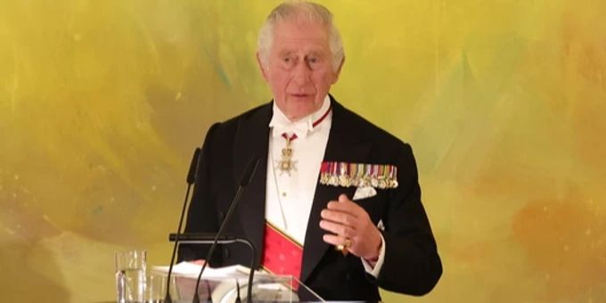 King Charles hält in Deutschland eine Rede. king charles
