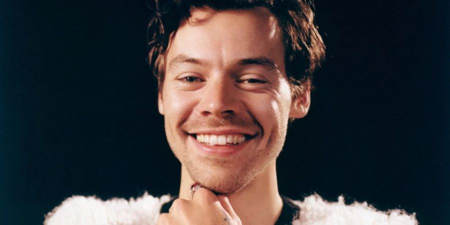 Der britische Superstar Harry Styles wird bei den Grammys 2023 auftreten.