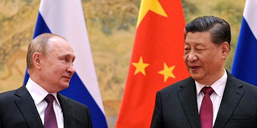 Kremlchef Wladimir Putin (l.) beim Treffen mit Chinas Präsidenten Xi Jinping in Peking im Februar vergangenen Jahres.