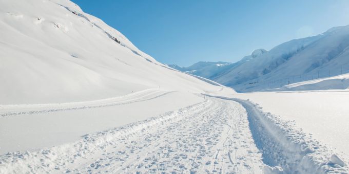 Ein Winter-Spazierweg in den Bergen. (Symbolbild) Ein Winter-Spazierweg in den Bergen. (Symbolbild)