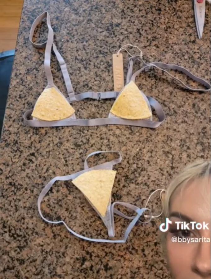 Kurioser Vergleich: Der Bikini von Kim Kardashian ist sogar kleiner als ein Tortilla-Chips! Tortilla Bikini